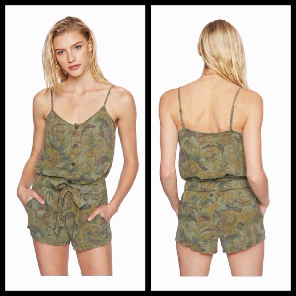 Pam & Gela Sash Tie‎ Floral Romper Sz XS/0 Dark Romance Moody Vacay Resort Gree